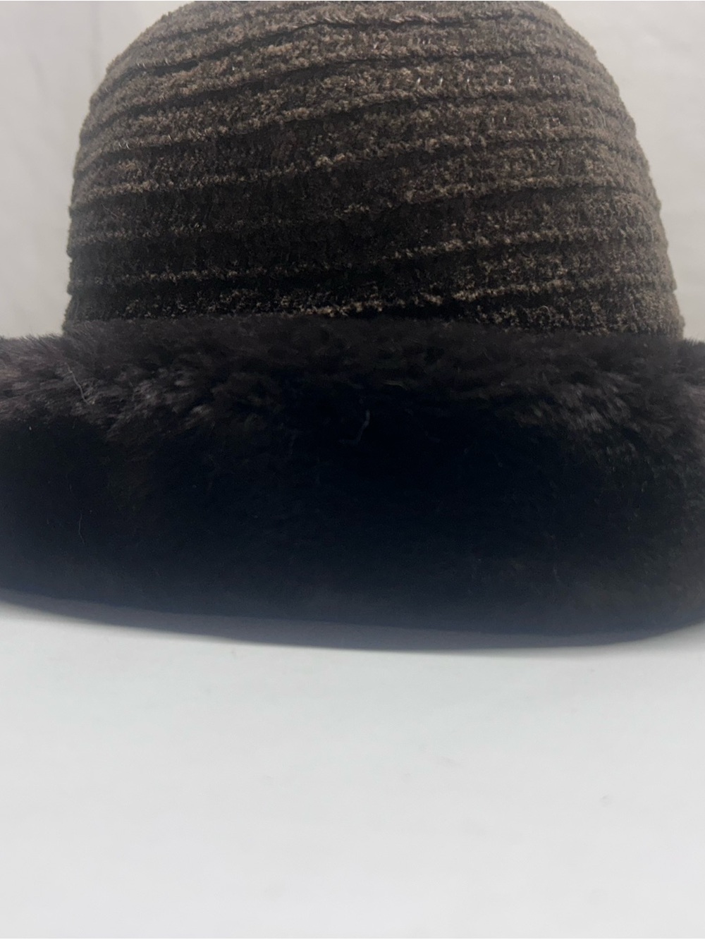 Liz Claiborne Dark Brown Knit Cloche Hat with Faux Fur Brim - Picture 4 of 8
